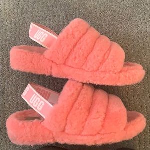 PINK UGG SLIPPERS